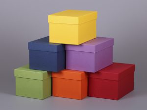Коробки цветные картонные